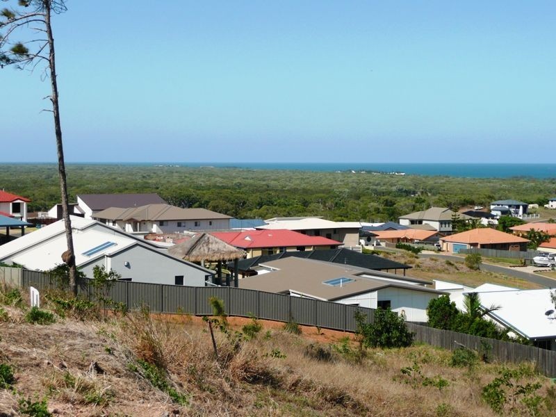18 Pacific Vista Close, Pacific Heights QLD 4703