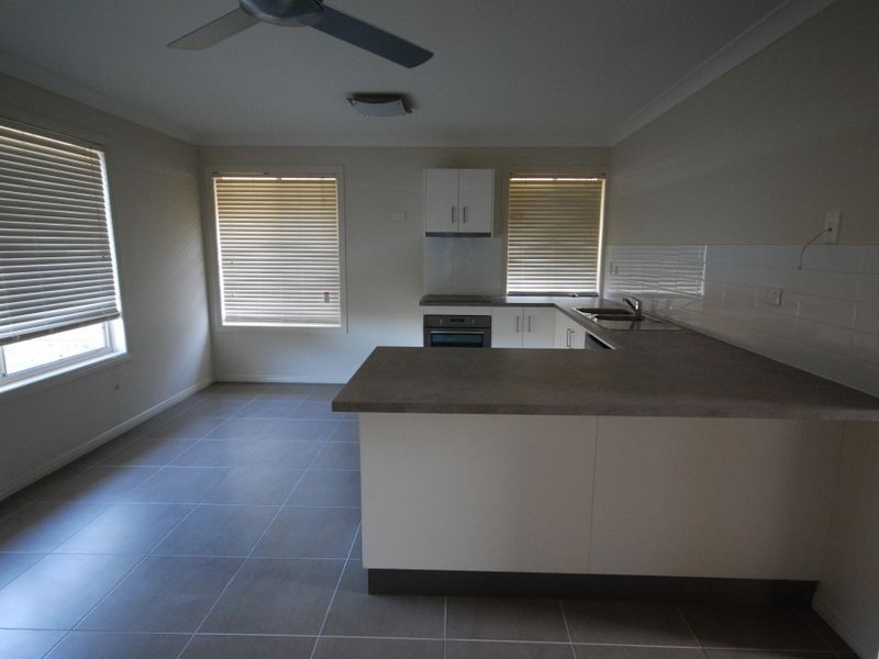 13 Priors Pocket, Pacific Heights QLD 4703