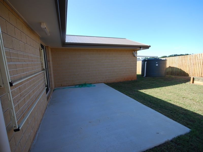 13 Priors Pocket, Pacific Heights QLD 4703