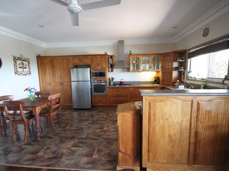 9 Discovery Cresent, Rosslyn QLD 4703