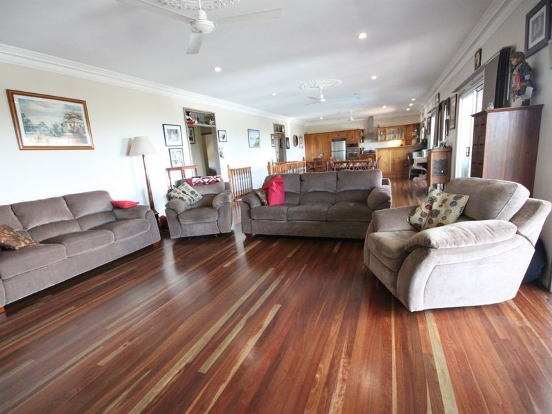9 Discovery Cresent, Rosslyn QLD 4703