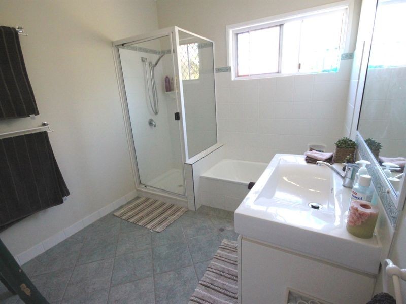9 Discovery Cresent, Rosslyn QLD 4703