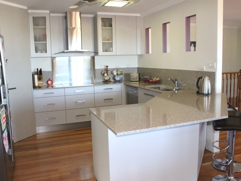 9 Cook Avenue, Pacific Heights QLD 4703