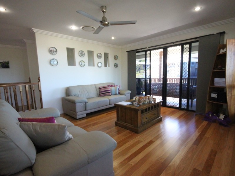 9 Cook Avenue, Pacific Heights QLD 4703