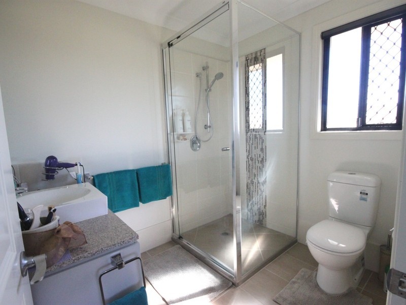 9 Cook Avenue, Pacific Heights QLD 4703