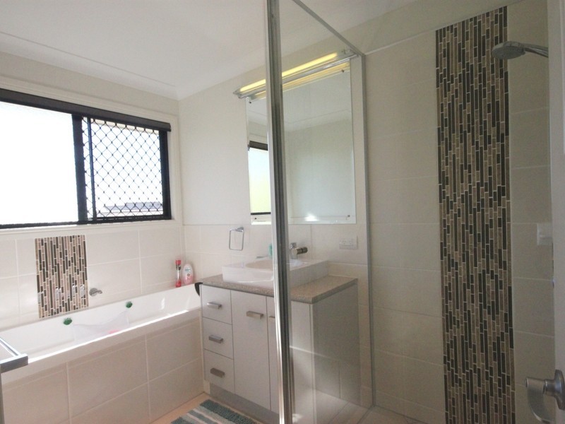 9 Cook Avenue, Pacific Heights QLD 4703