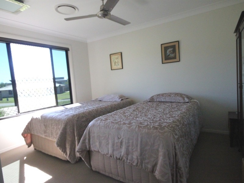 9 Cook Avenue, Pacific Heights QLD 4703