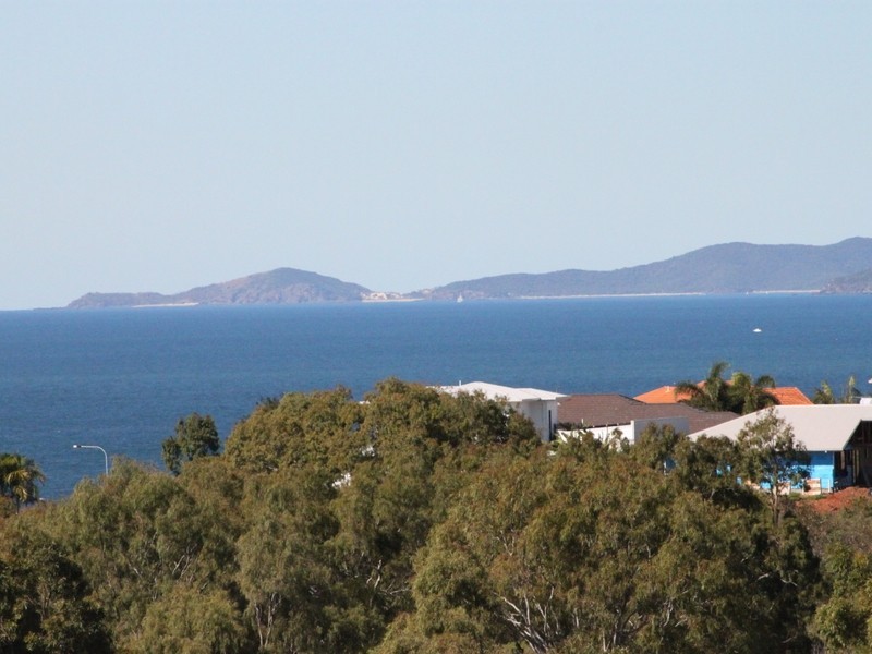 9 Cook Avenue, Pacific Heights QLD 4703