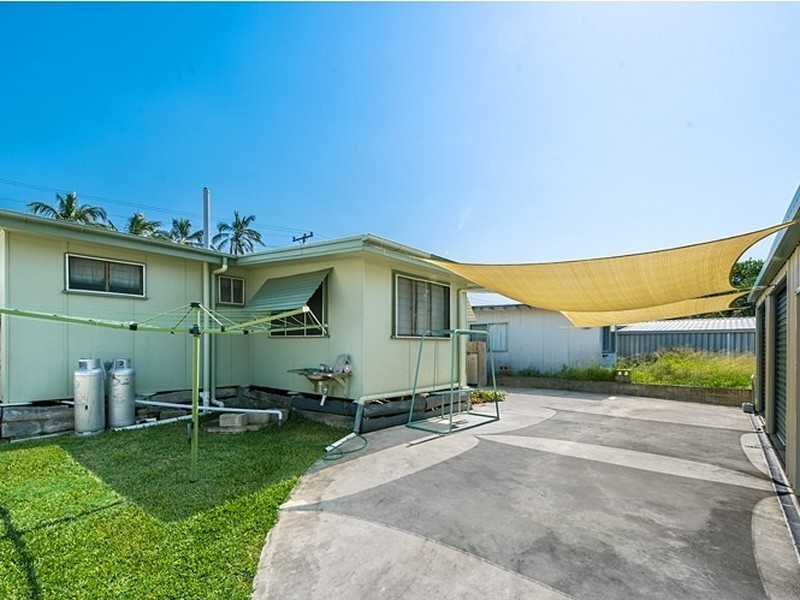 13 Meadow Street, Keppel Sands QLD 4702