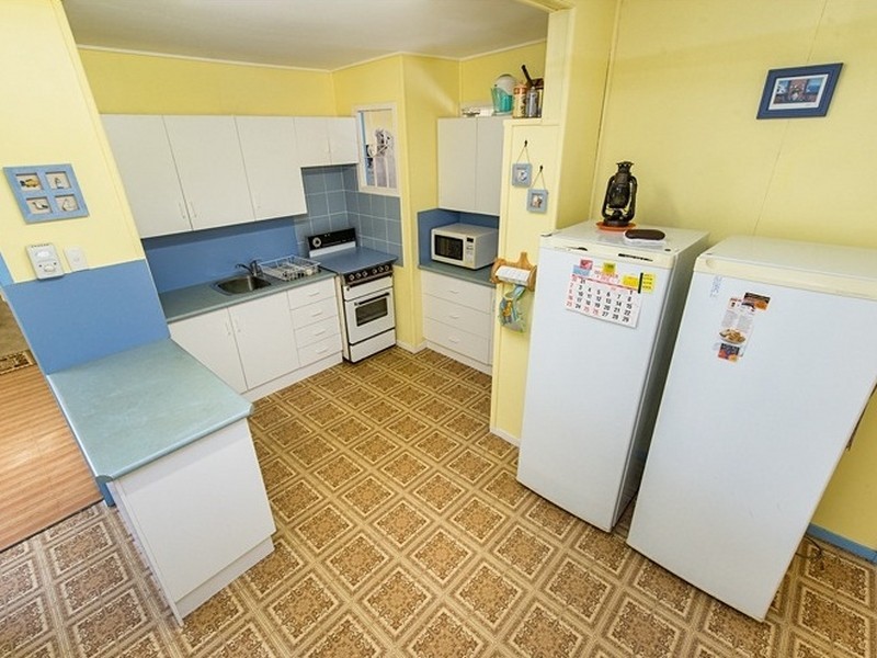 13 Meadow Street, Keppel Sands QLD 4702