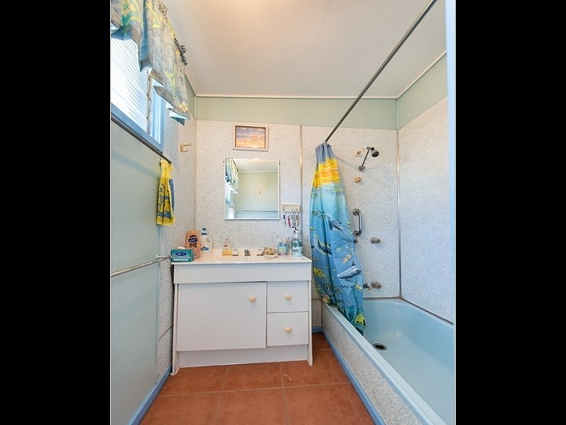 13 Meadow Street, Keppel Sands QLD 4702