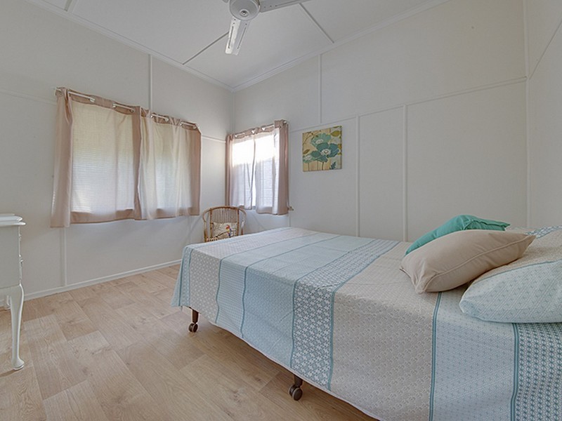 10 Roden Street, Keppel Sands QLD 4702