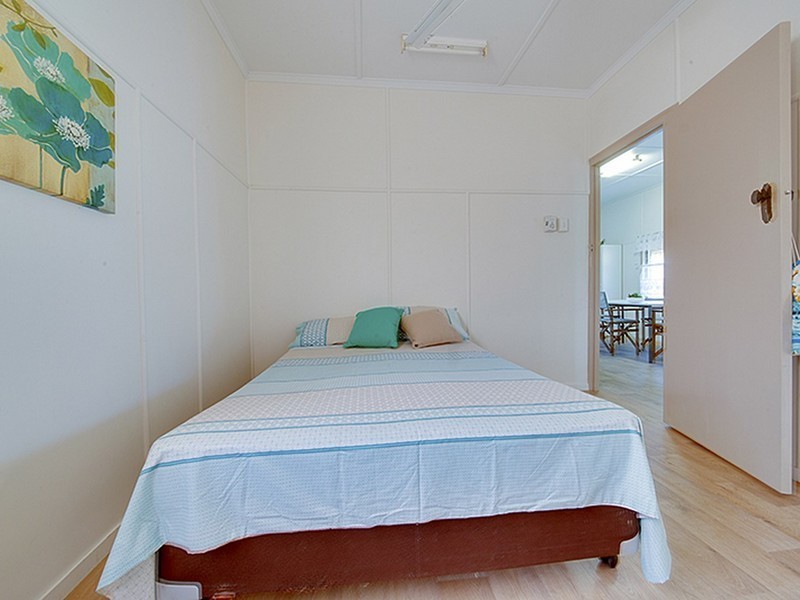 10 Roden Street, Keppel Sands QLD 4702
