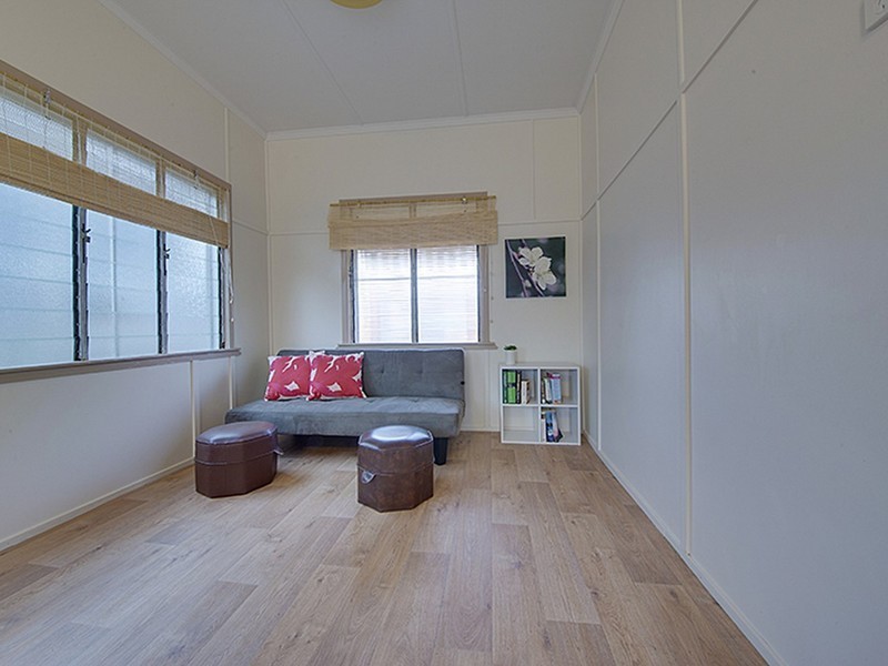 10 Roden Street, Keppel Sands QLD 4702