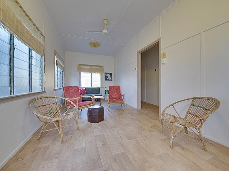 10 Roden Street, Keppel Sands QLD 4702