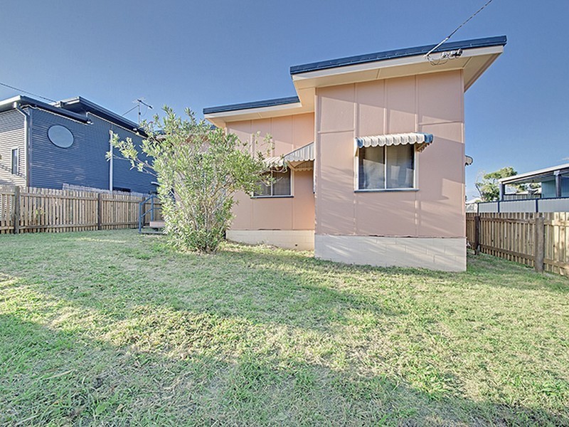 10 Roden Street, Keppel Sands QLD 4702