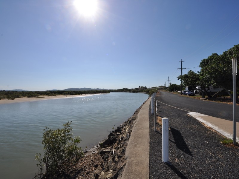 52 Schofield Parade, Keppel Sands QLD 4702