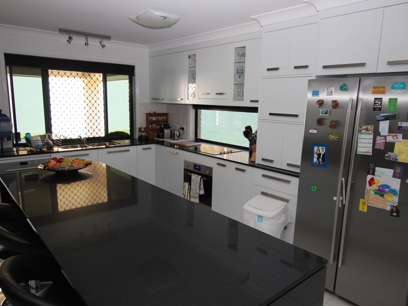 10 Bells Court, Rosslyn QLD 4703