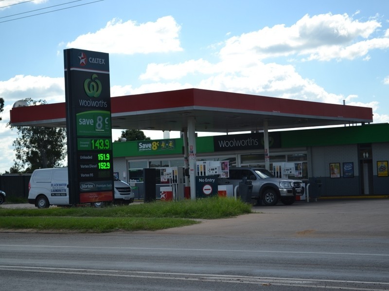 48-50 Railway Street, Blackwater QLD 4717