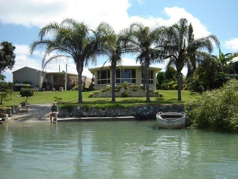 4 Carlo Cnr, Keppel Sands QLD 4702