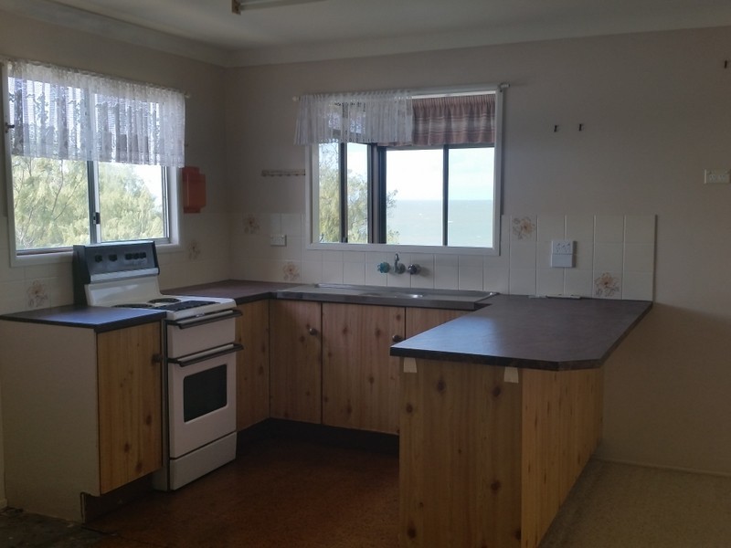 58 Esplanade, Cooee Bay QLD 4703