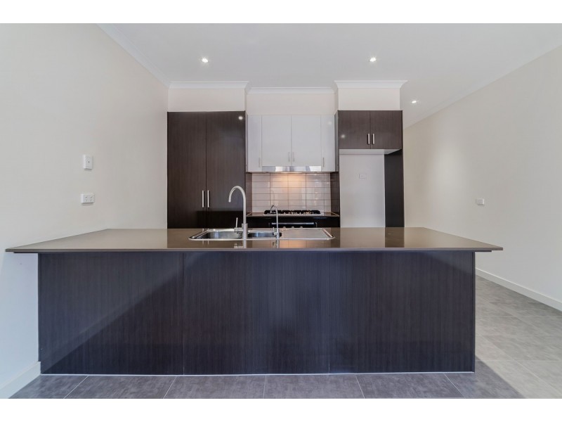 63 Clarendon Avenue, Craigieburn VIC 3064