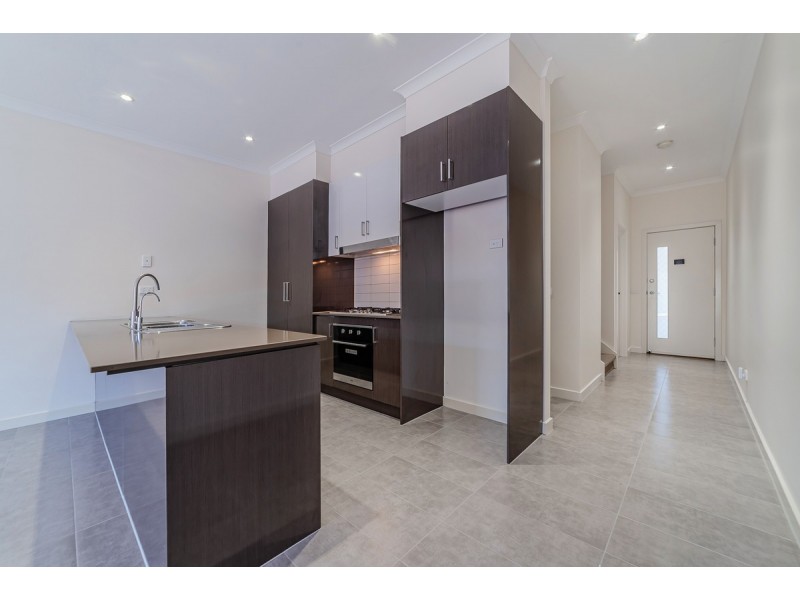 63 Clarendon Avenue, Craigieburn VIC 3064
