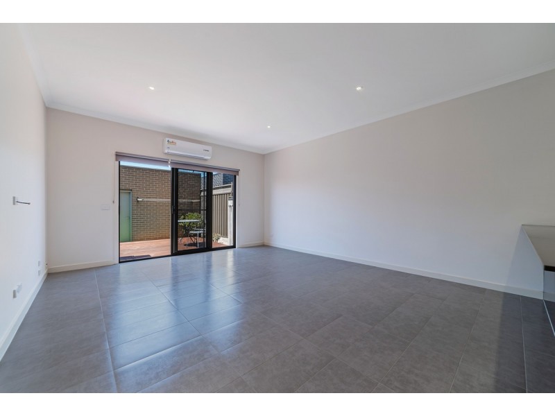 63 Clarendon Avenue, Craigieburn VIC 3064
