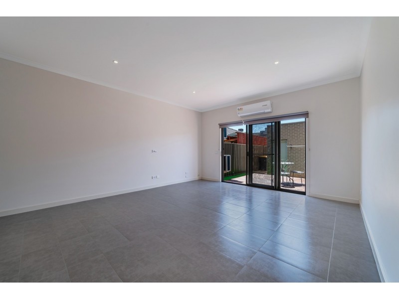 63 Clarendon Avenue, Craigieburn VIC 3064