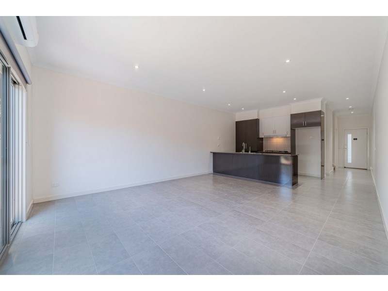 63 Clarendon Avenue, Craigieburn VIC 3064
