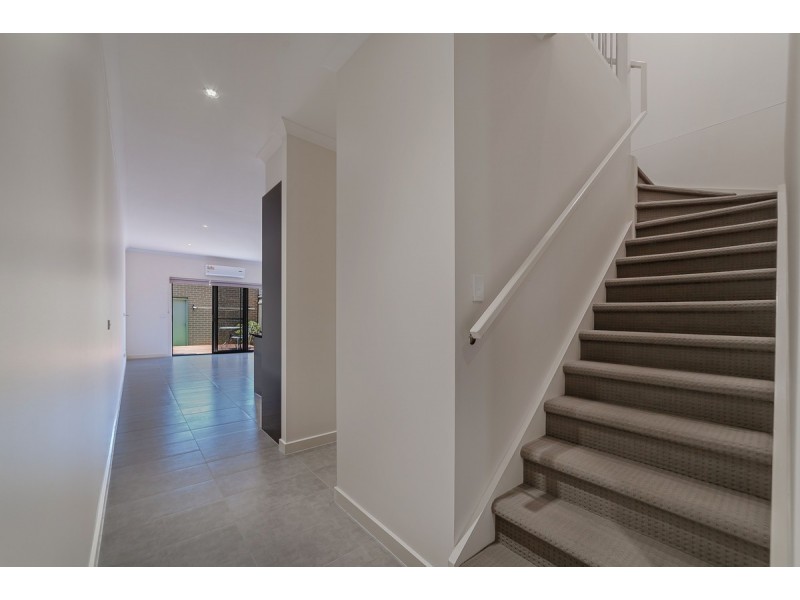 63 Clarendon Avenue, Craigieburn VIC 3064
