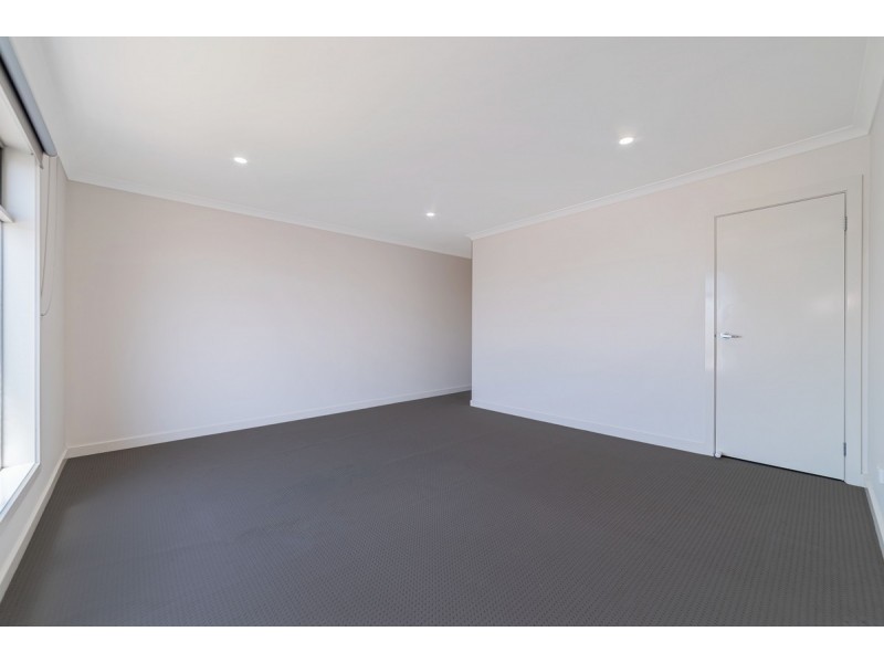 63 Clarendon Avenue, Craigieburn VIC 3064