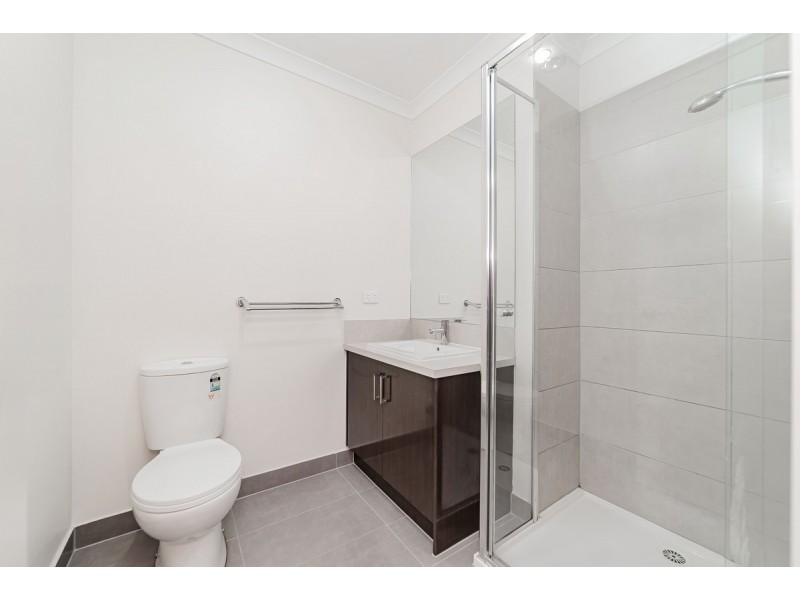63 Clarendon Avenue, Craigieburn VIC 3064