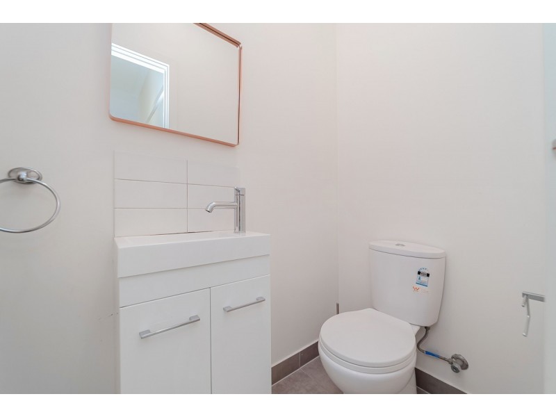 63 Clarendon Avenue, Craigieburn VIC 3064