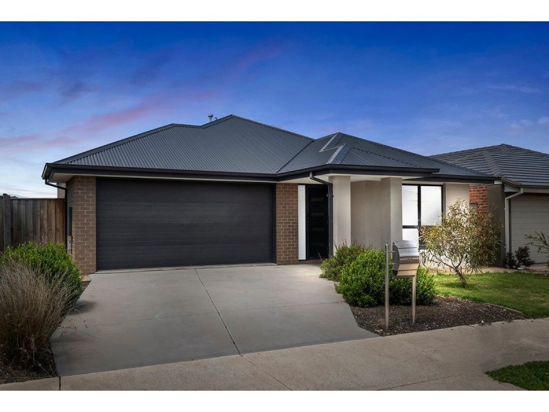 17 Herridge Street, Mickleham VIC 3064