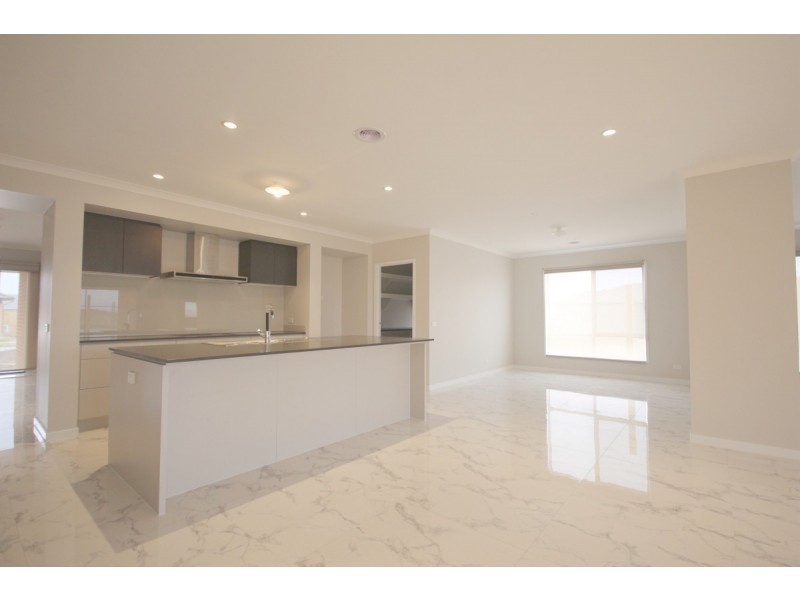 6 Urquhart Street, Mickleham VIC 3064