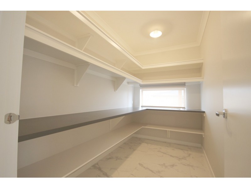 6 Urquhart Street, Mickleham VIC 3064