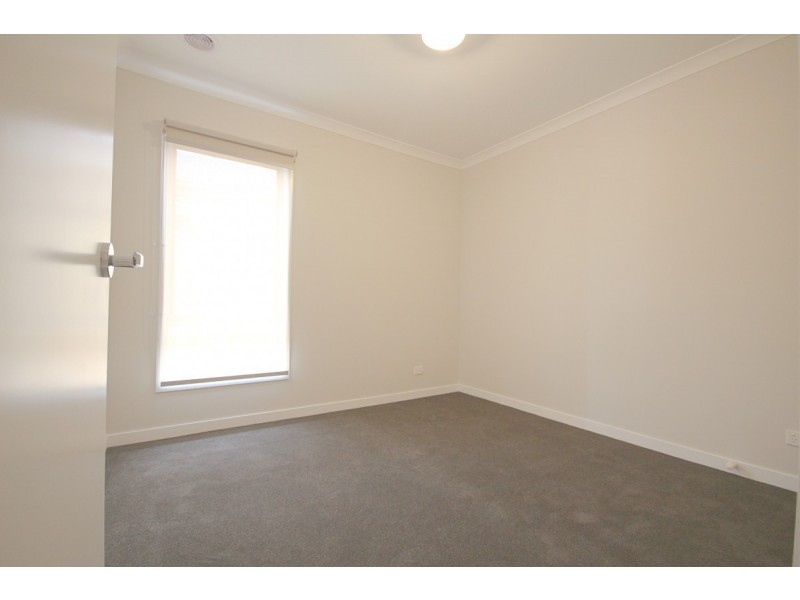 6 Urquhart Street, Mickleham VIC 3064