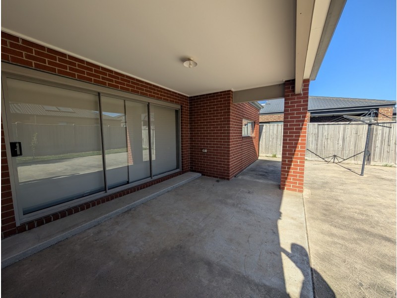 6 Urquhart Street, Mickleham VIC 3064