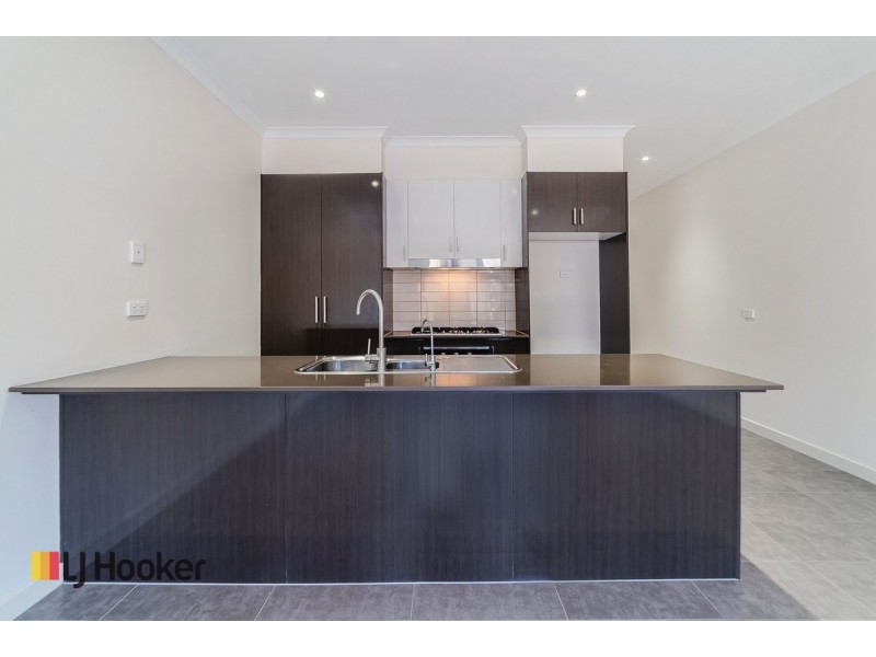 63 Clarendon Avenue, Craigieburn VIC 3064