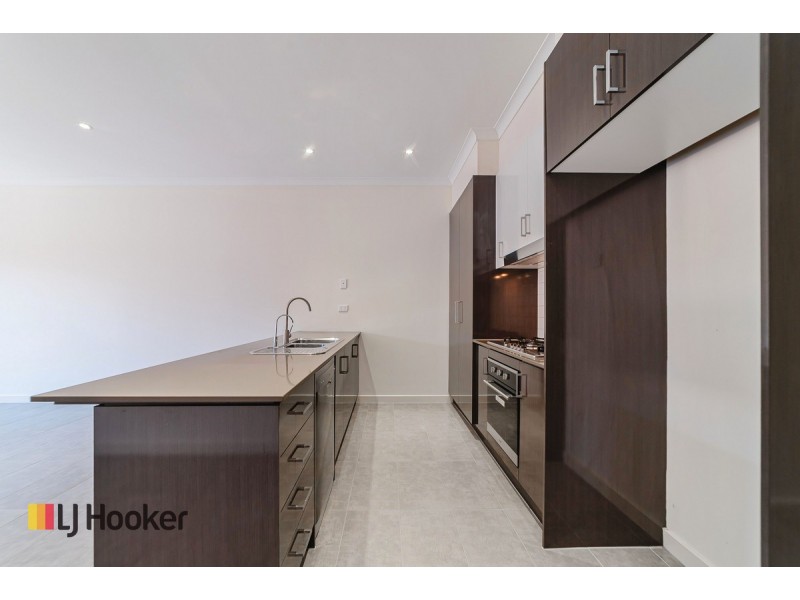 63 Clarendon Avenue, Craigieburn VIC 3064