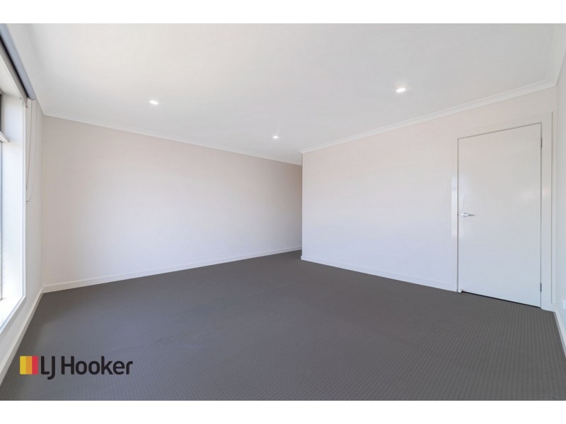 63 Clarendon Avenue, Craigieburn VIC 3064