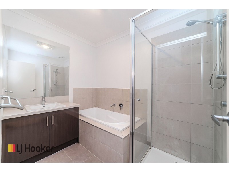 63 Clarendon Avenue, Craigieburn VIC 3064