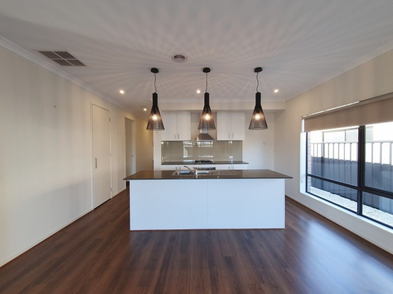 24 Lemon Myrtle Way, Craigieburn VIC 3064