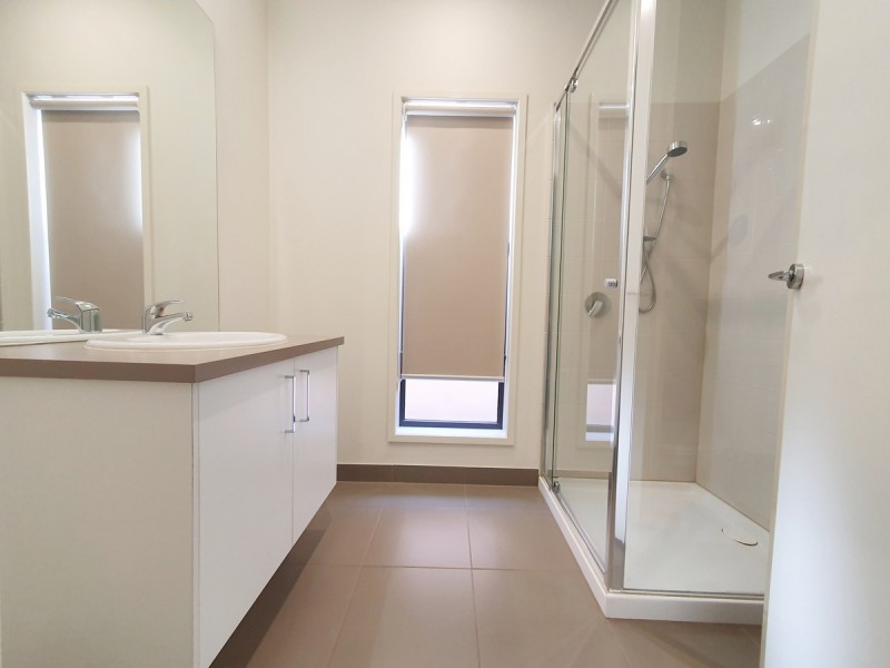 24 Lemon Myrtle Way, Craigieburn VIC 3064