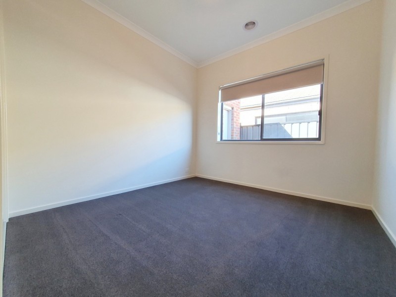 24 Lemon Myrtle Way, Craigieburn VIC 3064