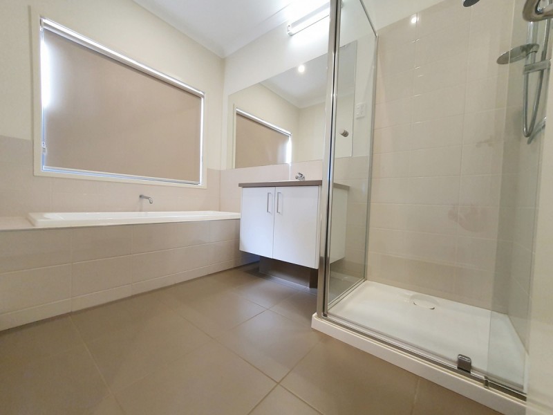 24 Lemon Myrtle Way, Craigieburn VIC 3064