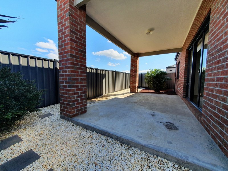 24 Lemon Myrtle Way, Craigieburn VIC 3064