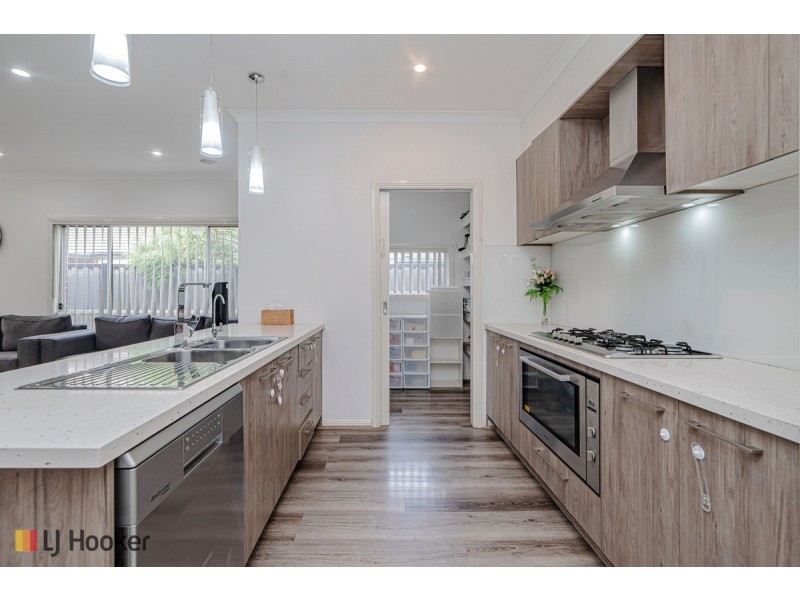 4 Dacite Way, Craigieburn VIC 3064