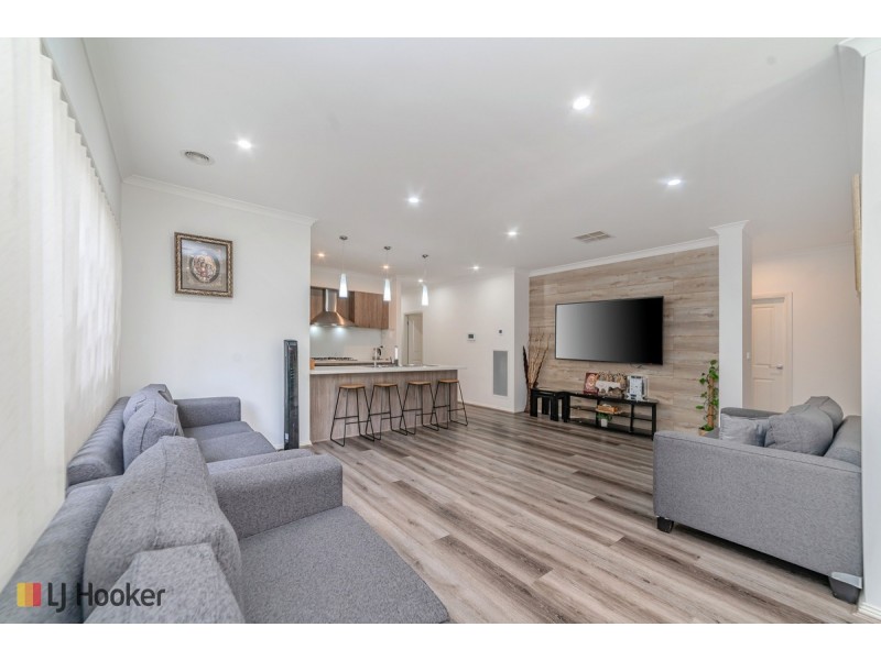 4 Dacite Way, Craigieburn VIC 3064